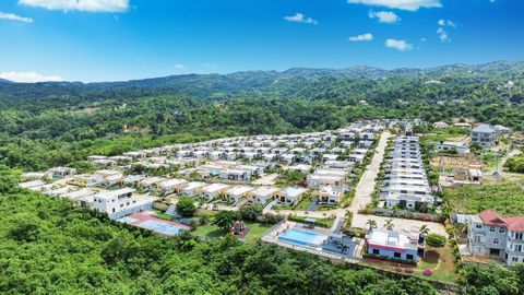 Es gibt eine gewisse Art von Ruhe, die man nur findet, wenn man nach Hause kommt - und genau das bietet die Einheit 132 am Pyramid Point. Diese Residenz mit drei Schlafzimmern und dreieinhalb Badezimmern ist eines von nur zwei Häusern in der Gemeinde...