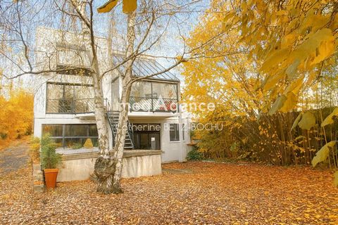 ANCIENNE METALLERIE TRANSFORMEE EN MAISON D'ARCHITECTE 260 M2 SUR 3 NIVEAUX AVEC ESPACE PROFESSIONNEL