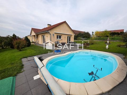Maison de plain pied sur sous sol avec piscine