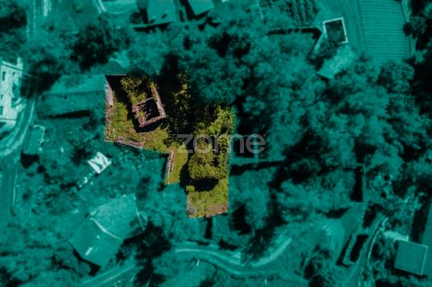 Eigendom-ID: ZMPT549487 2 Villa's in een staat van ruïne, te herstellen, met land met een totale oppervlakte van 240m2. Gelegen in de plaats van Antas in Gondoriz, in de buurt van Gerês en Terras de Bouro, in een rustige omgeving met gemakkelijke toe...