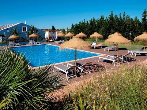 Located in one of Portugal's most privileged retirement and vacation areas, this Family Resort offers an ideal Return on Investment opportunity. The establishment was inspired by Portugal's unique and traditional villages which are full of charm and ...