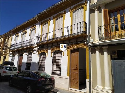 Dieses geräumige, 380 m² große Anwesen mit 5 Schlafzimmern und 2 Bädern befindet sich in der Nähe des Zentrums der berühmten Stadt Puente Genil in der Provinz Cordoba in Andalusien, Spanien. In Puente Genil finden Sie alle Arten von Einrichtungen und...