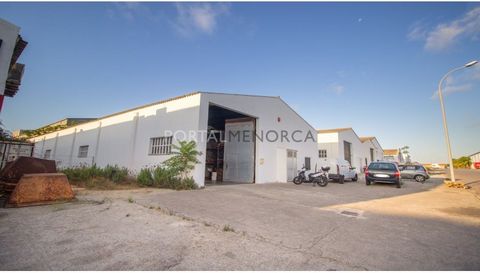 Don't miss out this great investment opportunity! Industrial unit for sale in the Industrial Estate of Mahón. The roof is made of fibrocement and was built in 1985. It is currently rented to a company. Do you want to visit it? #ref:MS9318