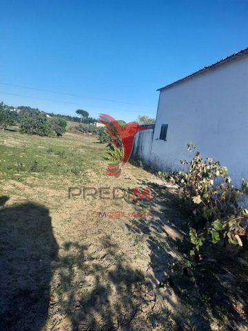 Urban Land with a construction intended for housing with a bedroom and bathroom, and vegetable warehouse, and possibility of new constructions. Flat land with 120m facing tarred road. It has water, electricity and sewers It has fruit trees. Very quie...