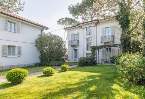 RICCIONE - ABYSSINIA In one of the most renowned areas of Riccione, we present for sale a wonderful and luxurious villa with outbuilding, located a few steps from the sea. It is spread over a large size which is divided partly into housing and partly...