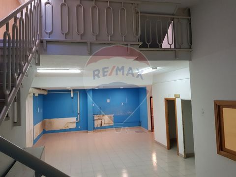 Description Grand Lodge in the Center of Barreiro / Alto do Seixalinho. HUGE BUSINESS OPPORTUNITY. Wide RC. Over-Shop + Wide Toilet. Basement + toilet and storage room. Close to the Court, local shops, restaurants, public services, services (Pharmacy...