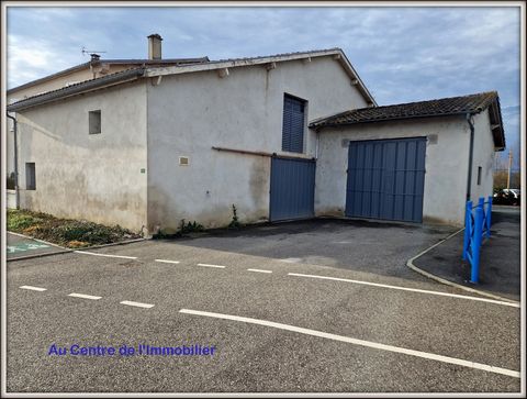 Good location for this local of 228 m2, composed on the ground floor of a space of 104 m2 including a part with high ceilings, an office, an archive area and toilet. The floor is composed of a plateau of 102m2 without load-bearing wall that can be co...