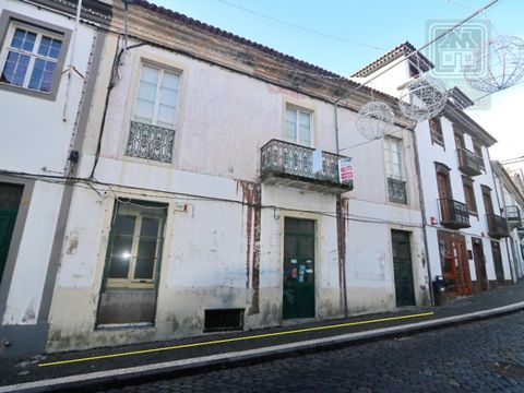 Gebouw te koop, bestaande uit 4 verdiepingen (verdieping -1, verdieping 0, verdieping 1 en verdieping 2), met 280 m2 bouwoppervlak, gelegen in het historische centrum van de stad Ponta Delgada, met gemakkelijke toegang tot de verschillende diensten, ...