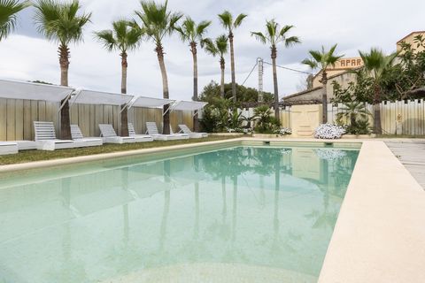 Enjoy the sea and the beach in this beautiful apartment for 4+1 people in Dénia. It offers a refreshing shared pool and garden. Outside, you can swim in the shared chlorine pool which sizes9 x 5 metres and has a depth ranging from 0.4 metres to 1.65 ...