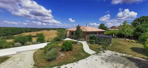Summary If you're looking for the perfect permanent residence in the south of France, this might be it! A modern and spacious ecological house with mountainviews - 45 minutes From Toulouse! This house was built with 2 things in mind: Comfort and Ecol...