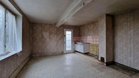 TO RENOVATE In the town of Buironfosse near La Capelle with schools, college and shops. Livable single-storey 3 bedroom house. It is composed of a kitchen, double living room, bathroom, toilet, dressing room, laundry room and 3 bedrooms. Convertible ...