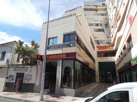 Investment product: Building of 150m2 per floor located in the heart of Torremolinos, in a busy area. It is surrounded by businesses, banks, supermarkets and restaurants. The building has 8 offices, 6 of them rented, in addition to a commercial low w...