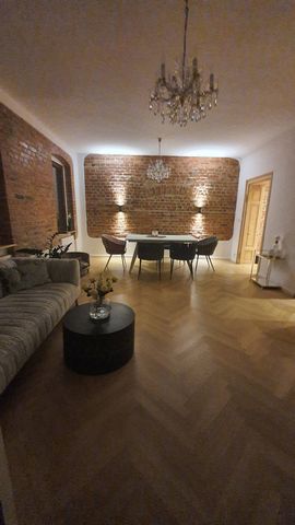 This newly and stylishly renovated apartment is located on the 1st floor of a well-kept apartment building. The nearest subway stop about 300 m is Klinikum Nord. From the bedroom and living room you have a view of a green park. Shopping facilities fo...
