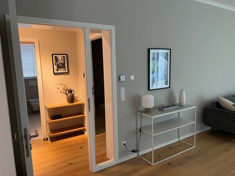 This friendly and modern apartment, which is located on the ground floor level of a small apartment building (6 parties), is ready to move into. The house was only recently completed. In the two beautiful rooms with floor-to-ceiling windows and a ter...