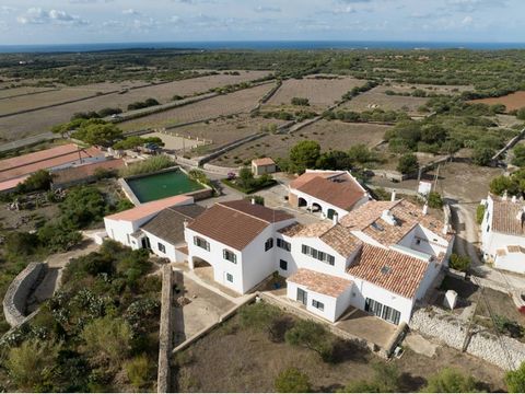 Excellent rustic finca of 53 Ha with sea views very well located near Son Bou. It has a large house with sea views perfectly renovated with all the necessary comfort elements to live all year round in Menorca. It is equipped with all the necessary fa...