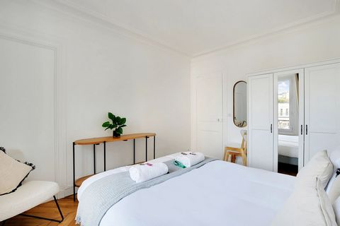 Quiet, newly renovated, tastefully decorated 2 room flat located on the 4th floor (no lift) of a beautiful, typically Parisian building. It is composed as follows: An entrance, A living room with a sofa A bedroom with a double bed A bathroom with sho...