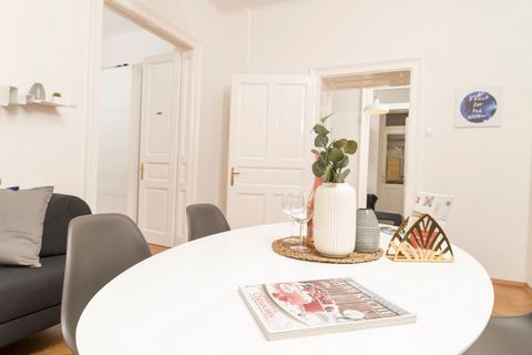 In the beautiful city of Graz this bright and modernly furnished apartment awaits you. With two big double beds, one single bed in the bedrooms and the comfortable sofa bed in the living room this apartment offers enough space for 6 people. The batht...
