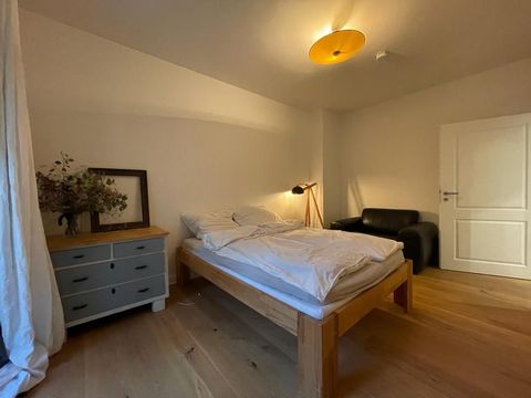 The flat is fully furnished and equipped with anything you need. The price includes all costs, fast internet, heating, electricity etc. It is available for at least two months, but maybe also in February / March. Anmeldung is possible. There are two ...