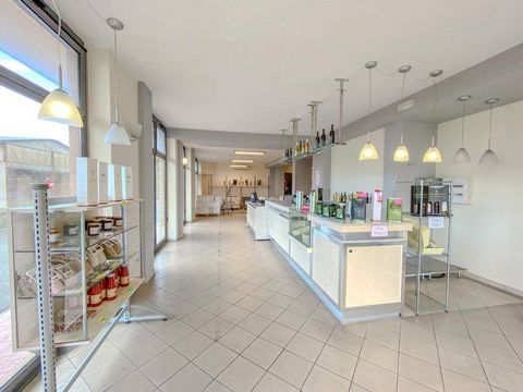 Large commercial space in Viterbo, Garbini area: We offer for sale a commercial space strategically located in the lively Garbini area of Viterbo, currently considered the commercial heart of the city. Position: The venue enjoys a privileged location...