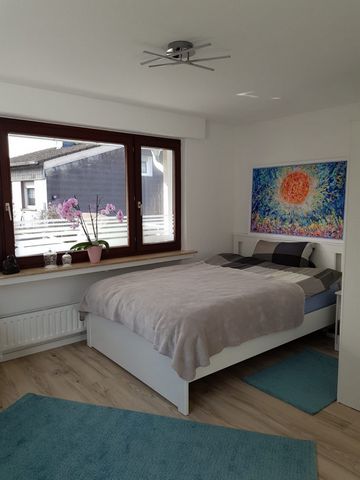 Nice apartment in a quiet suburb of Gummersbach. Market 1 time a week. Baker available. Cozy pub in the village. Good highway connection to the A4. Good walking and hiking possibility.