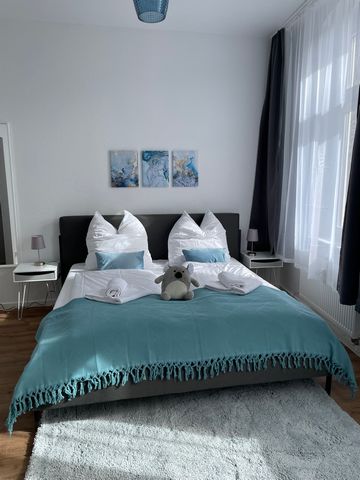 Welcome to this cozy and luxurious 72m² apartment in Magdeburg directly at the main station. It offers everything you need for a great stay in Magdeburg: → At the main station, in the center & directly at the City-Carré. → 2 cozy beds (king size + gr...