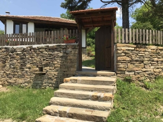 Price: €85.000,00 District: Veliko Tarnovo Category: House Plot Size: 3000 sq.m. New offer for sale in VT Region 3000 sq.m. land, good for a swimming pool and with a well. And with a new roof. Price 85K euro More details to follow