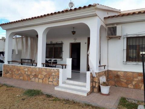 Housing located in Palomares, in a very well connected area a few meters from the center, where all services are located, pharmacy, supermarket, bakery, restaurants, etc... It is less than 2 km from the sea, as far as You can walk or cycle. The house...