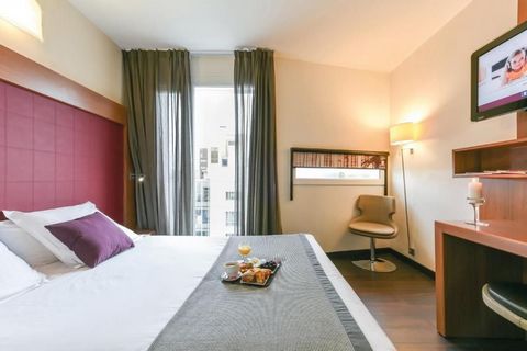 Discover the charm of this studio, offering remarkable flexibility for your stay. Enjoy the comfort of a cozy double bed or the convenience of two single beds, as well as the option to unfold the sofa bed for an additional sleeping experience. Additi...