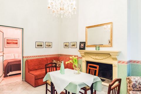 The apartment is on the 2nd floor of a well-kept baroque house in a quiet side street in the city center. The apartment has partial underfloor heating, stylish furniture, marble and tiled floors. Furnishing: Living room dining table flat screen stere...