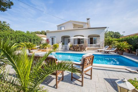 Wonderful chalet for 8 people with a big pool and nice garden in Cala Pi. The exteriors of this magnificent property are prepared to offer you the best of experiences. The garden is ideal for the little ones to play. The chlorine pool is private and ...
