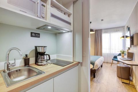 This charming studio is equipped with air conditioning for a comfortable stay, along with a coffee machine to offer you refreshing delights. The private bathroom features a bathtub for moments of relaxation, as well as a hairdryer and complimentary t...