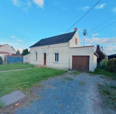 Country house, 5 rooms 100m2 Located 5 min from ALBERT 80300 (commune of the land of the poppy) Amiens > Arras axis. Composed on the ground floor: entrance, living room, living room, kitchen, one bedroom, boiler room, shower room, toilet, Upstairs: l...