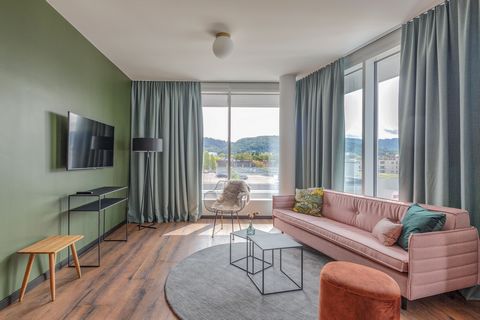 The luxurious, fully equipped suite is located in a modern new building, in a central location and has a living area of approx. 59 - 71 sqm. The apartment has real wood parquet flooring and is equipped with a large satellite TV. In addition, there is...