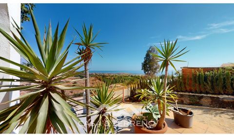 If you are looking for a property to use as a vacation rental, this is perfect. Three houses, on a plot of almost 1000 m2, fully fenced. The access is all paved and the panoramic views, of the sea and the mountains, are unbeatable. It is in a very qu...