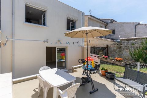 Immo-pop, the fixed price real estate agency, offers this house Type 5 115m2 on two levels, facing East / West and located in Carbon-Blanc. It offers advantageous proximity to local amenities. Just a 10-minute walk from Carbon-Blanc - Sainte-Eulalie ...
