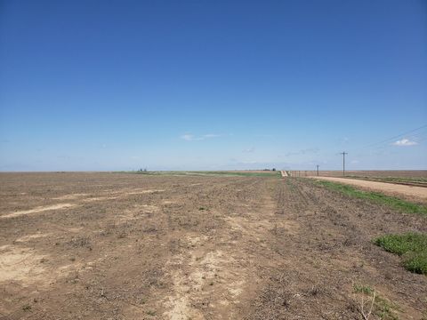 Wright's Farm and Ranch Parcel 2 is a 160 +/- acre parcel of dryland farm ground with a large Quonset shed with a concrete floor. This parcel has a crop share lease for the 2023 crop season with the owner's share going to the Buyer. This parcel would...