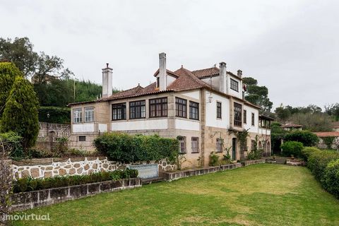 Ferme avec piscine et terrain à vendre à Midões, Coimbra. Cette villa avec 819 m2 de surface de construction brute et 325 m2 de surface privée brute, située sur une propriété de 27 hectares, est composée d’une maison principale datant de l’année 1799...