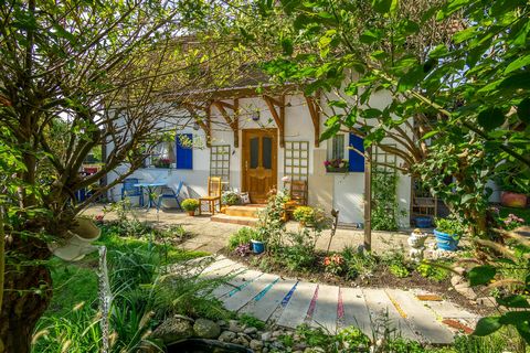 The house extends over two spacious floors (100m²), is furnished to a high standard, fully equipped and has a 500m² garden with loggia and cozy seating that invites you to linger in the middle of idyllic nature. The garden also has a workshop and a s...
