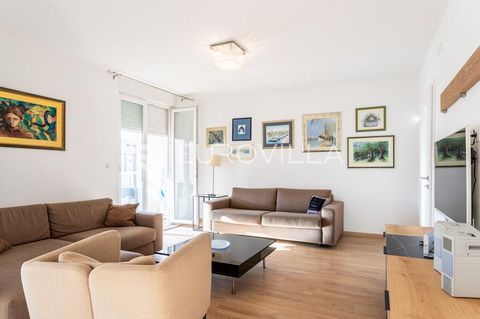 Split, Getaldićeva street, functional three-room apartment for long-term rent. It is located on the third floor of a smaller residential building, and consists of an entrance hall, three bedrooms, bathroom, toilet, kitchen, dining room, spacious livi...
