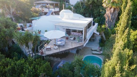 Espectacular casa en Ibiza Can Furnet Espectacular casa en Can Furnet, Ibiza Jesús. Esta propiedad única ofrece una combinación perfecta de elegancia, comodidad y ubicación privilegiada. Con una superficie construida de 232 m² y asentada en un genero...