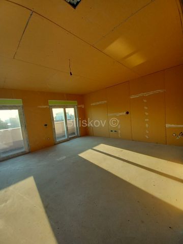 www.biliskov.com  ID: 13901 Velika Gorica, Center Luxurious six-room penthouse NKP 187.2 m2 located on the third floor of a building built in 2017. The building has an elevator and a total of three floors. The apartment is currently in a high state o...
