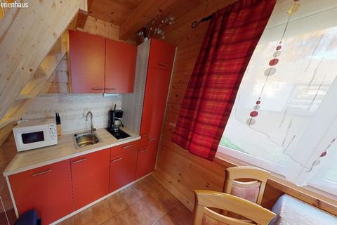 Cette maison de vacances compacte est idéalement située entre les montagnes et le lac à Bodensdorf am Ossiacher See. Les amis et les familles peuvent se détendre ici et profiter du large éventail d'activités de loisirs de la région.Bodensdorf est le ...