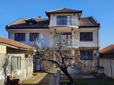 Top Estate Real Estate exclusively offers you a newly built furnished house with a second house, a large yard and garages in Plovdiv. Lyaskovets. The newly built house is a built-up area of 496 sq.m, distributed between: - a semi-underground floor, h...