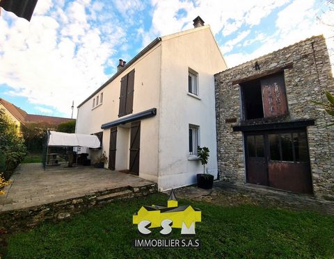 Old property located in the heart of Montévrain - Close to schools (the ford well & the orchard) - shops (Intermarché - post office - supermarket - pharmacy.) - And restaurants - we offer you this house accessible by common courtyard - Type F5 of abo...