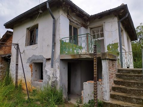 Price: 7500 euros Area: 110 sq.m Plot: 1840 sq.m We offer for sale a massive two-story house, built in the village of Melnitsa, only 20 minutes from the town of Elhovo. The village has a well-built infrastructure and has shops, a cafe, a bar, interne...