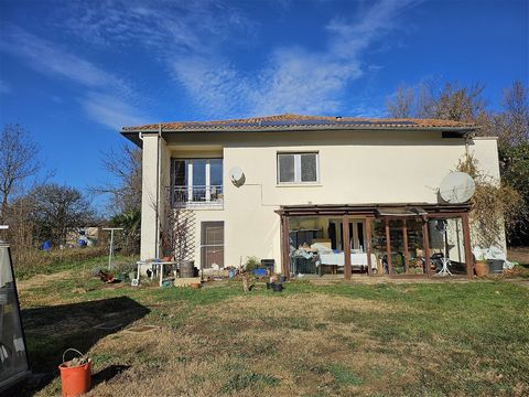 Summary Traditional house in the Haut Languedoc park Location City center 10 minutes on foot, 2 minutes by bike Cinema 300m away. The town of Bédarieux has a very rich community life. Many sports clubs are listed. Access Béziers Airport (Ryanair): 49...