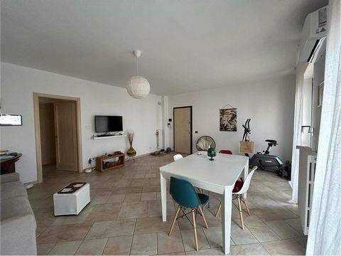 PUGLIA - BARLETTA - VIA LUIGI PIRANDELLO We offer for sale an elegant apartment with garage in Barletta, Patalini area. The location on the third floor, easily reachable thanks to the lift which also allows you to reach the garage in the building, gu...