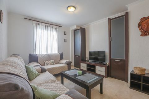 This cozy duplex apartment located in Huelva welcomes 4+4 guests. If you feel like exploring the south of Spain, this accommodation is for you. It is located in a very central area of the city that has all the necessary services to make your stay unf...