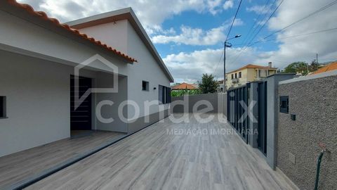 Make yourself at home! Living in this property is like living in a house. On this floor of a 3 bedroom villa, completely refurbished, it has all the amenities of a single storey house, such as its exterior for barbecue, uncovered private parking and ...