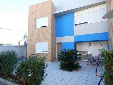 Total surface area 170 m², villa usable floor area 170 m², double bedrooms: 3, 2 bathrooms, air conditioning (hot and cold), built-in wardrobes, heating (electric), paving, kitchen (independiente), dining room, state of repair: in good condition, gar...